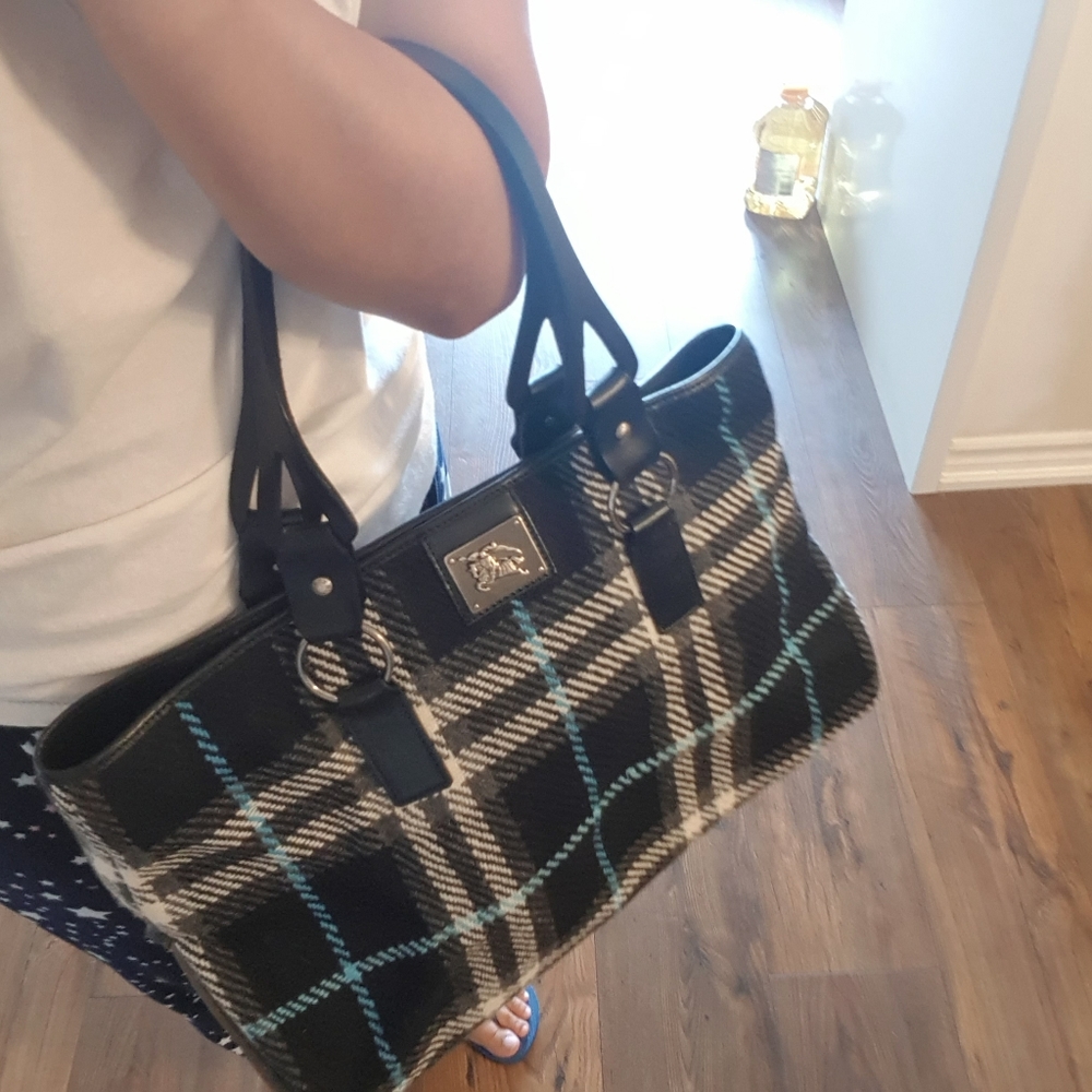 Burberry tote - Picture 8 of 15